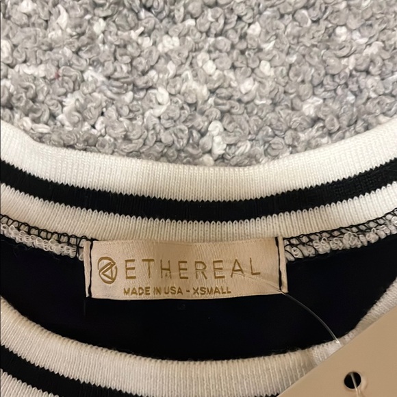 Ethereal Black and White Sleeveless Sports Top - Picture 3 of 4